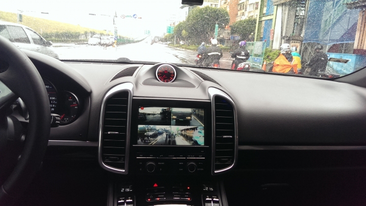 cayenne 軌跡標線倒車顯示及 Clock
