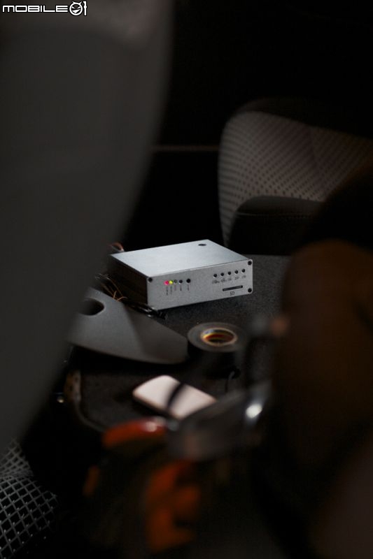 Sharan 升級4路DVR行車記錄器與倒車、左右轉盲區顯示