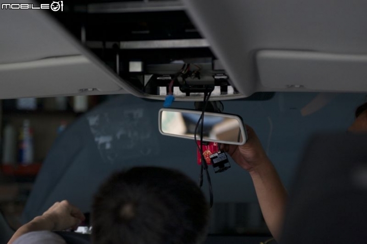 Sharan 升級4路DVR行車記錄器與倒車、左右轉盲區顯示