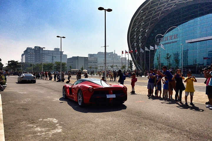 LaFerrari- Pure Metaphysics