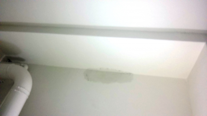 高雄新建案之這是壁癌還是水氣未乾?(12/6已找出原因,並修繕完成)