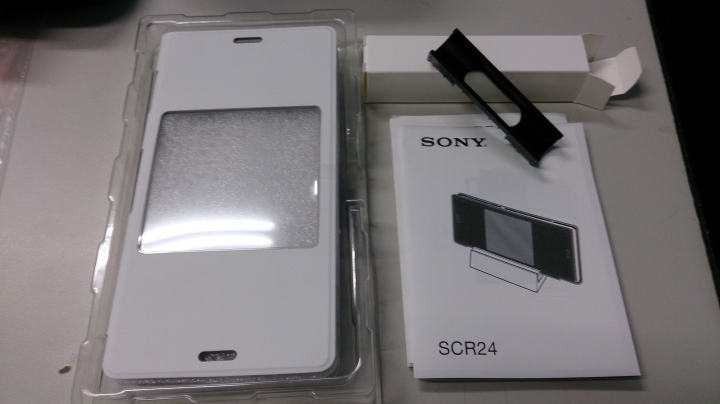 剛剛收到了SONY SCR24 白色皮套
