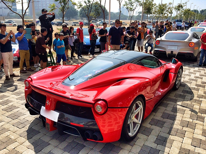 LaFerrari- Pure Metaphysics