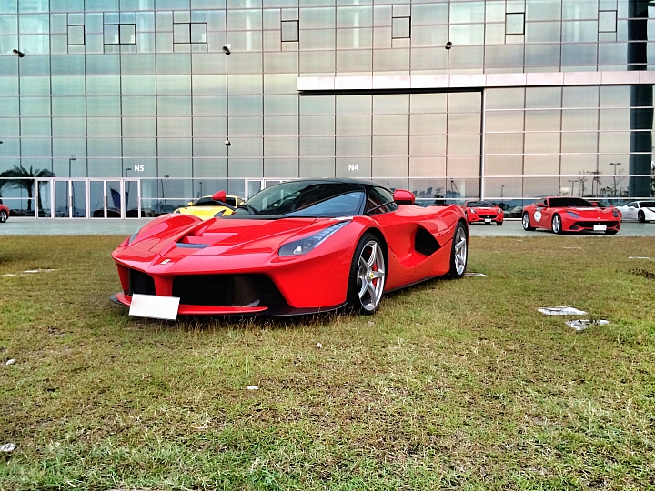 LaFerrari- Pure Metaphysics