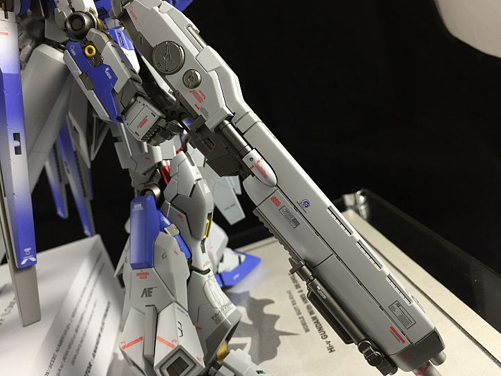 MG 1/100 Hi-ν GUNDAM With HWS & DE-SHILD