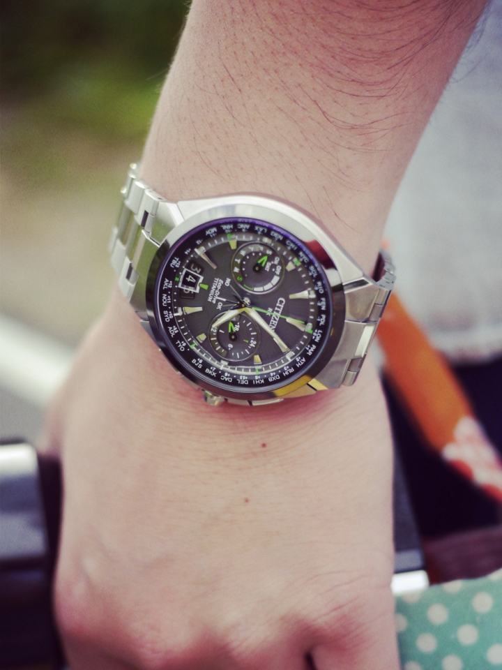 光動能衛星對時CITIZEN CC1086-50E 讓我朝男神邁進吧!