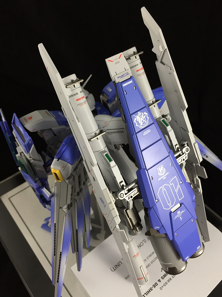 MG 1/100 Hi-ν GUNDAM With HWS & DE-SHILD