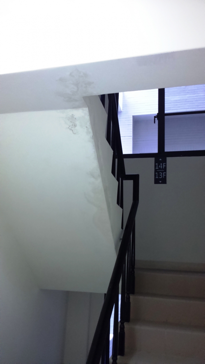 高雄新建案之這是壁癌還是水氣未乾?(12/6已找出原因,並修繕完成)