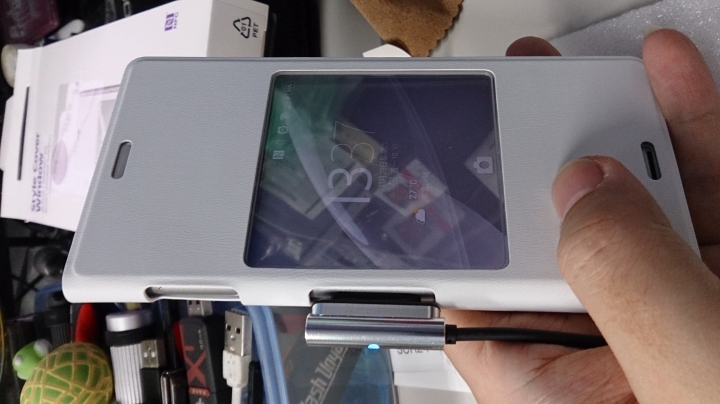 剛剛收到了SONY SCR24 白色皮套