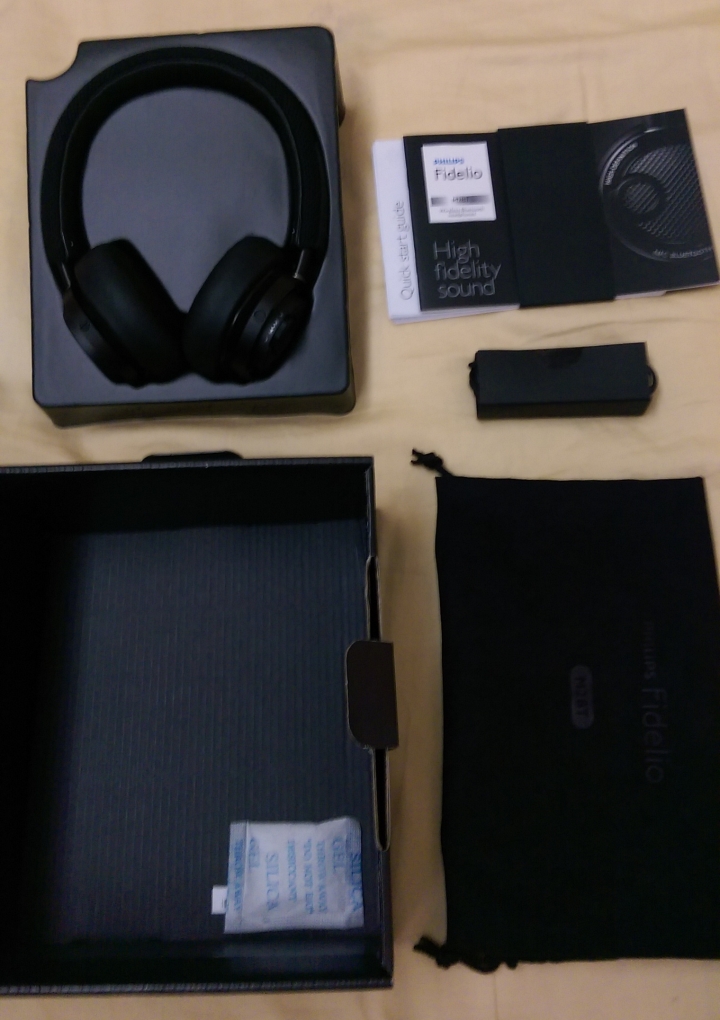 PHILIPS Fidelio M2BT 來報到