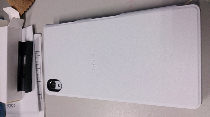 剛剛收到了SONY SCR24 白色皮套