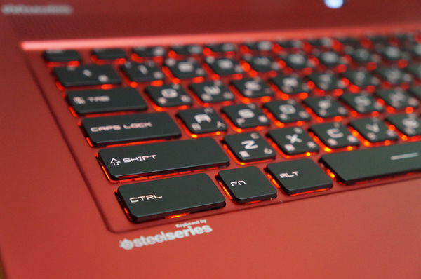 【開箱】筆電也要高調奢華,MSI GS70 Stealth Pro熱情紅