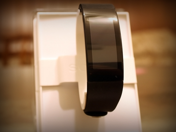 來自 星際效應後的時尚科技 SONY SMARTBAND TALK