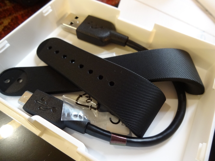 時尚簡約 科技?還是精品!?? 智慧型穿戴裝置新選擇 SONY SmartBand Talk