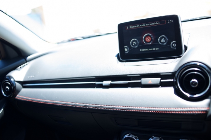 2014 All New Mazda 2 Genki 魂動紅 開箱