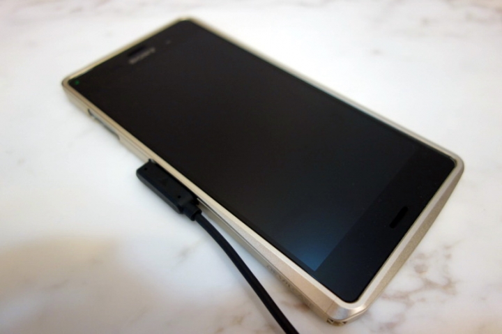 【簡單開箱】Devilcase 金色框 + Sony Xperia Z3 銀箔綠