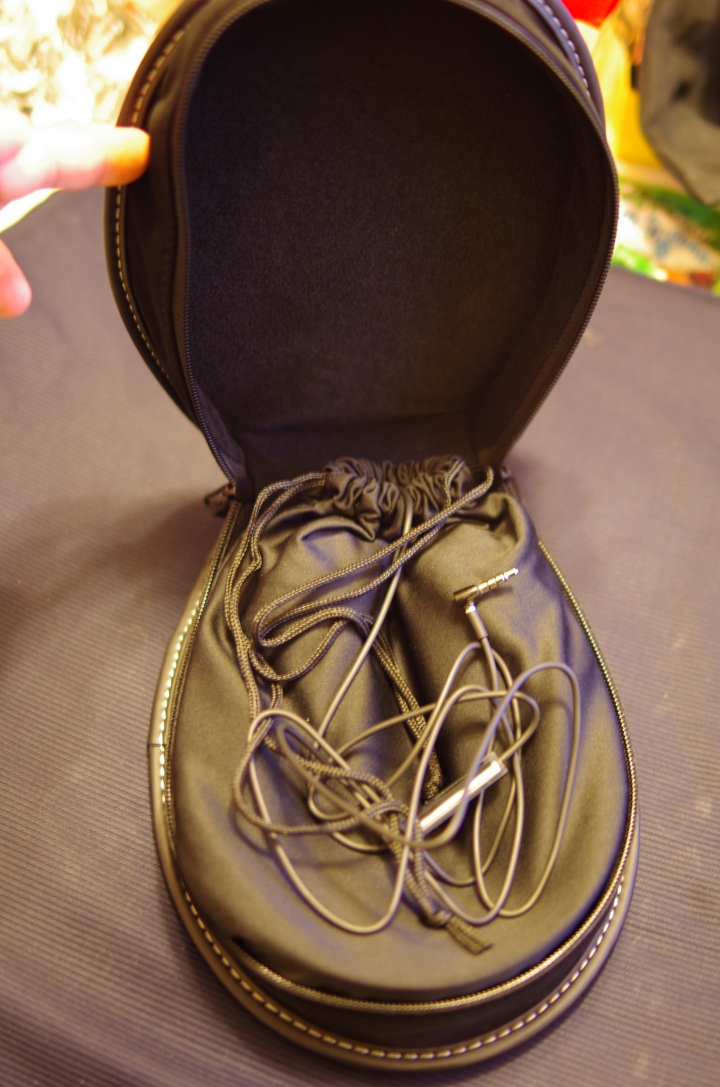Sennheiser耳機連開兩箱,圖普通,介紹不多,慎入