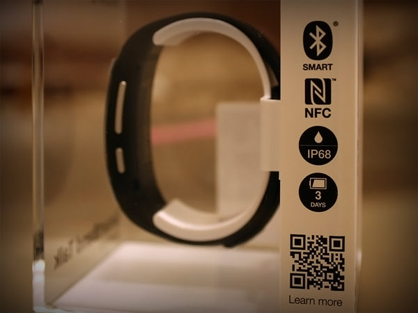 來自 星際效應後的時尚科技 SONY SMARTBAND TALK