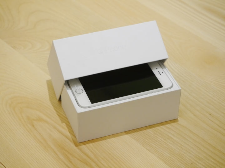 IPHONE 6 銀色與它的鋁質配件們共同開箱