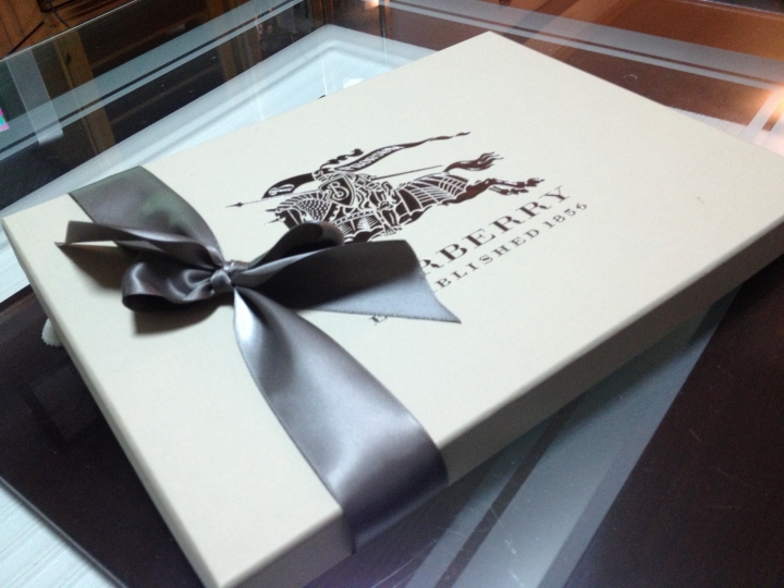 【開箱】Burberry Heritage系列經典款格紋圍巾