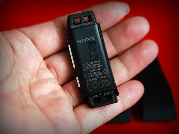 來自 星際效應後的時尚科技 SONY SMARTBAND TALK
