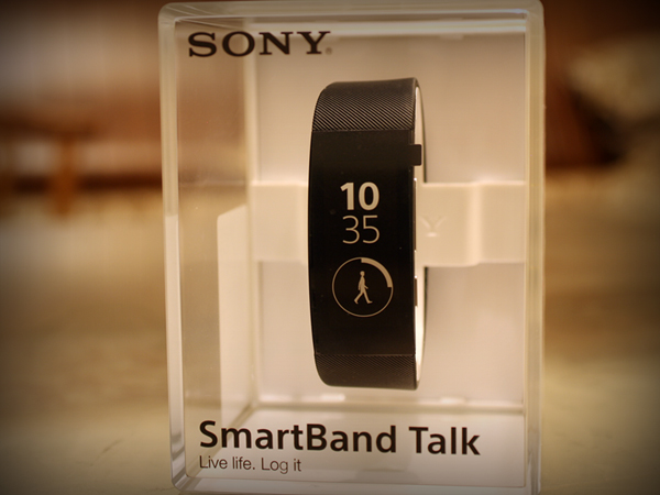 來自 星際效應後的時尚科技 SONY SMARTBAND TALK