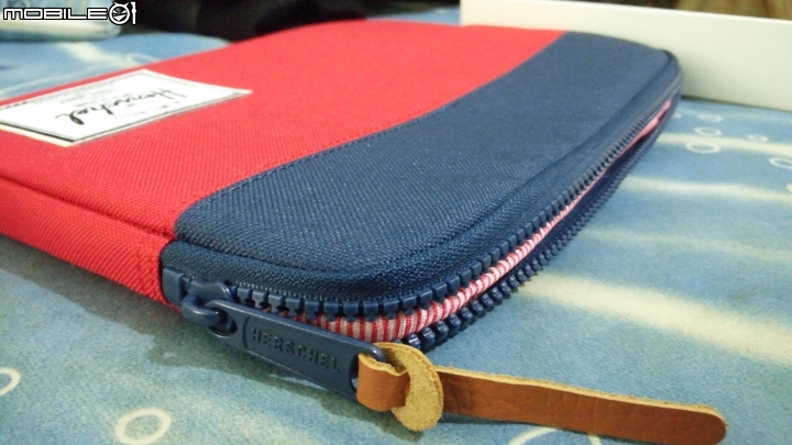 開箱~Herschel Supply保護袋