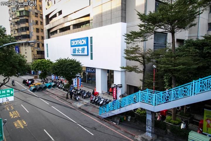 【採訪】1500坪的超大型平價運動商場 - 迪卡儂中和店正式開幕!