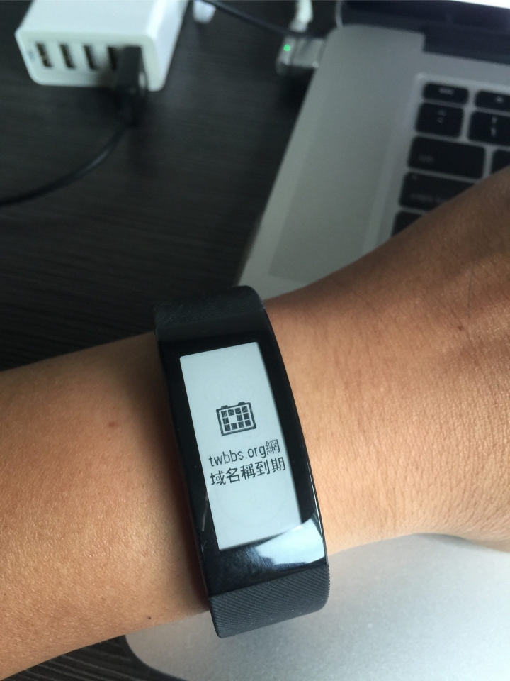 穿戴手環新選擇--SONY Smartband Talk
