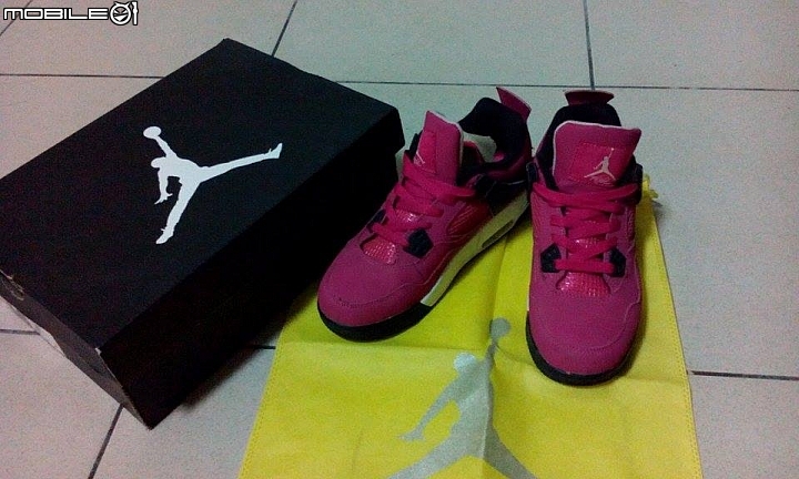 請問GIRLS AIR JORDAN 4真假