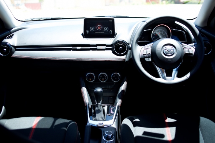 2014 All New Mazda 2 Genki 魂動紅 開箱