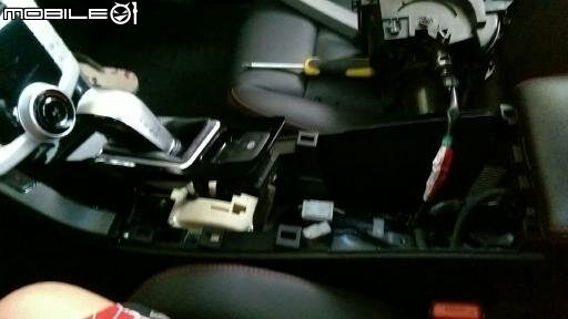 內裝掉漆自己救....