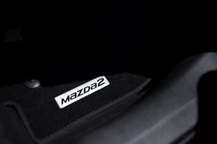 2014 All New Mazda 2 Genki 魂動紅 開箱