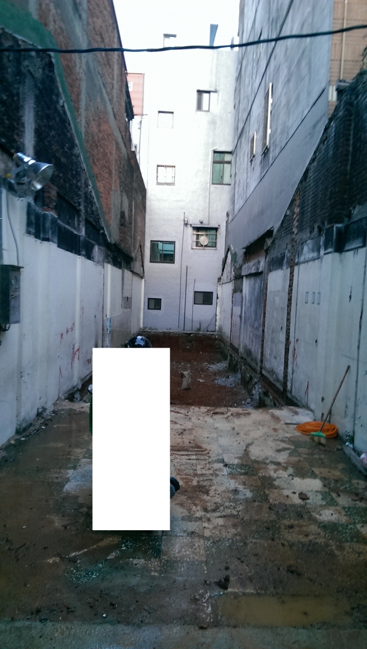 自建與鄰房地界 跟鄰房違建開窗問題 (以加上鑑界文件請大家研究)