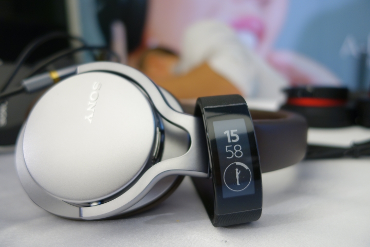 【開箱】實踐智慧生活,簡約時尚的延伸!SONY Smartband Talk SWR30 智慧手環簡易開箱