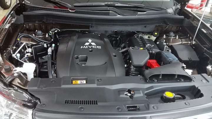 體驗 Mitsubishi Outlander 雙動力