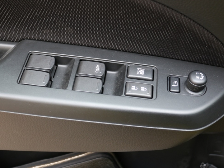 大陸 swift sport CVT開箱作業,圖片很多