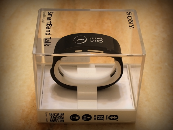 來自 星際效應後的時尚科技 SONY SMARTBAND TALK
