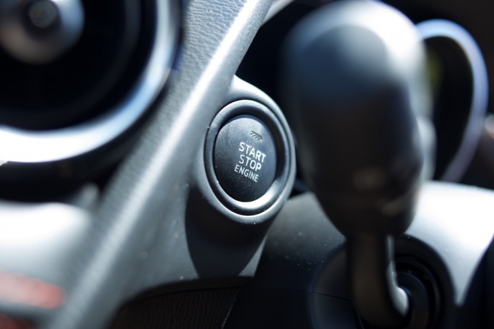 2014 All New Mazda 2 Genki 魂動紅 開箱