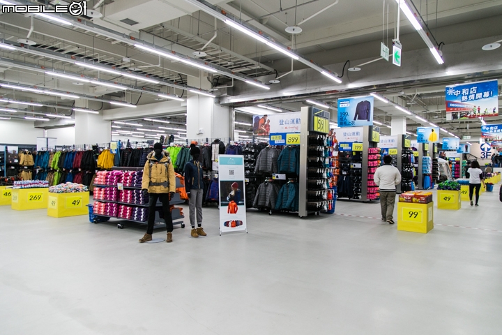 【採訪】1500坪的超大型平價運動商場 - 迪卡儂中和店正式開幕!