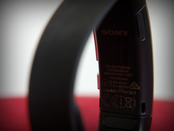 來自 星際效應後的時尚科技 SONY SMARTBAND TALK