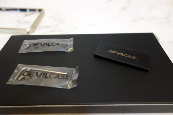 【簡單開箱】Devilcase 金色框 + Sony Xperia Z3 銀箔綠