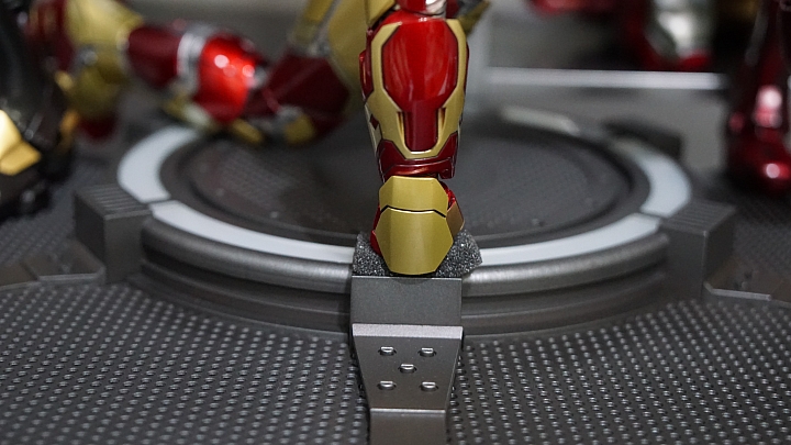 「分享」HOT TOYS鋼鐵人長期爆地的後果