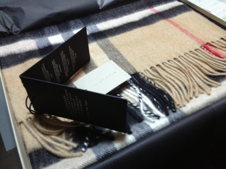 【開箱】Burberry Heritage系列經典款格紋圍巾