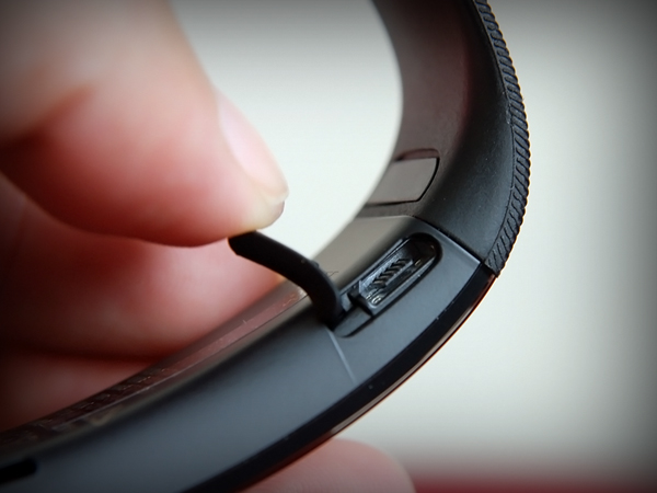 來自 星際效應後的時尚科技 SONY SMARTBAND TALK