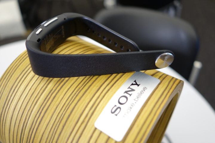 【開箱】實踐智慧生活,簡約時尚的延伸!SONY Smartband Talk SWR30 智慧手環簡易開箱