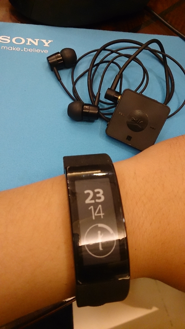 時尚簡約 科技?還是精品!?? 智慧型穿戴裝置新選擇 SONY SmartBand Talk