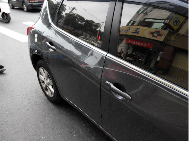 機車違規左轉,擦撞汽車右側 車禍 (進度更新 2015/5/20)