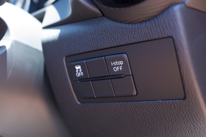 2014 All New Mazda 2 Genki 魂動紅 開箱