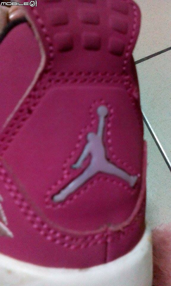 請問GIRLS AIR JORDAN 4真假